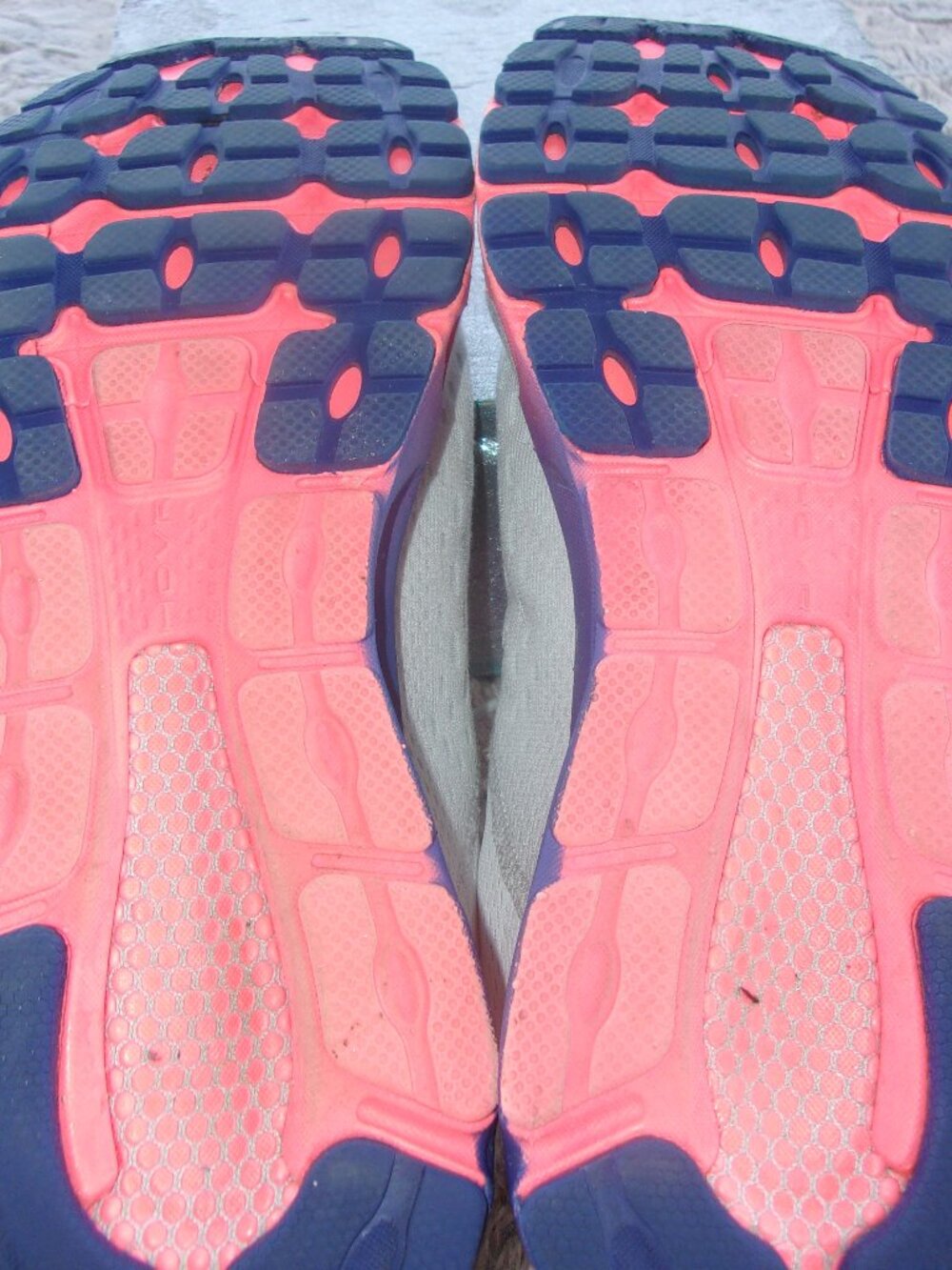 S-242 WOMENS UNDER ARMOUR HOVR-INFINITE 3 SNEAKERS - Picture 11 of 12